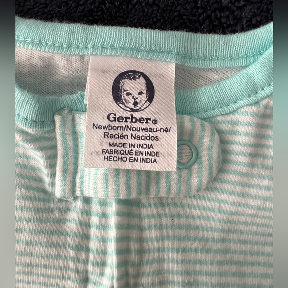 Unused Newborn Onesies and Glass Bottles - Picture 4 of 14